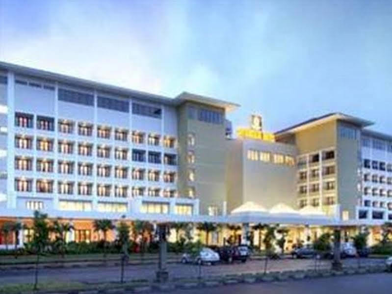 Sutanraja Hotel Manado Esterno foto